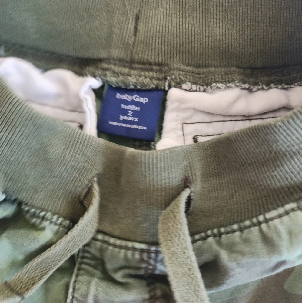 Kid's 2t Baby GAP‎ camouflaged shorts